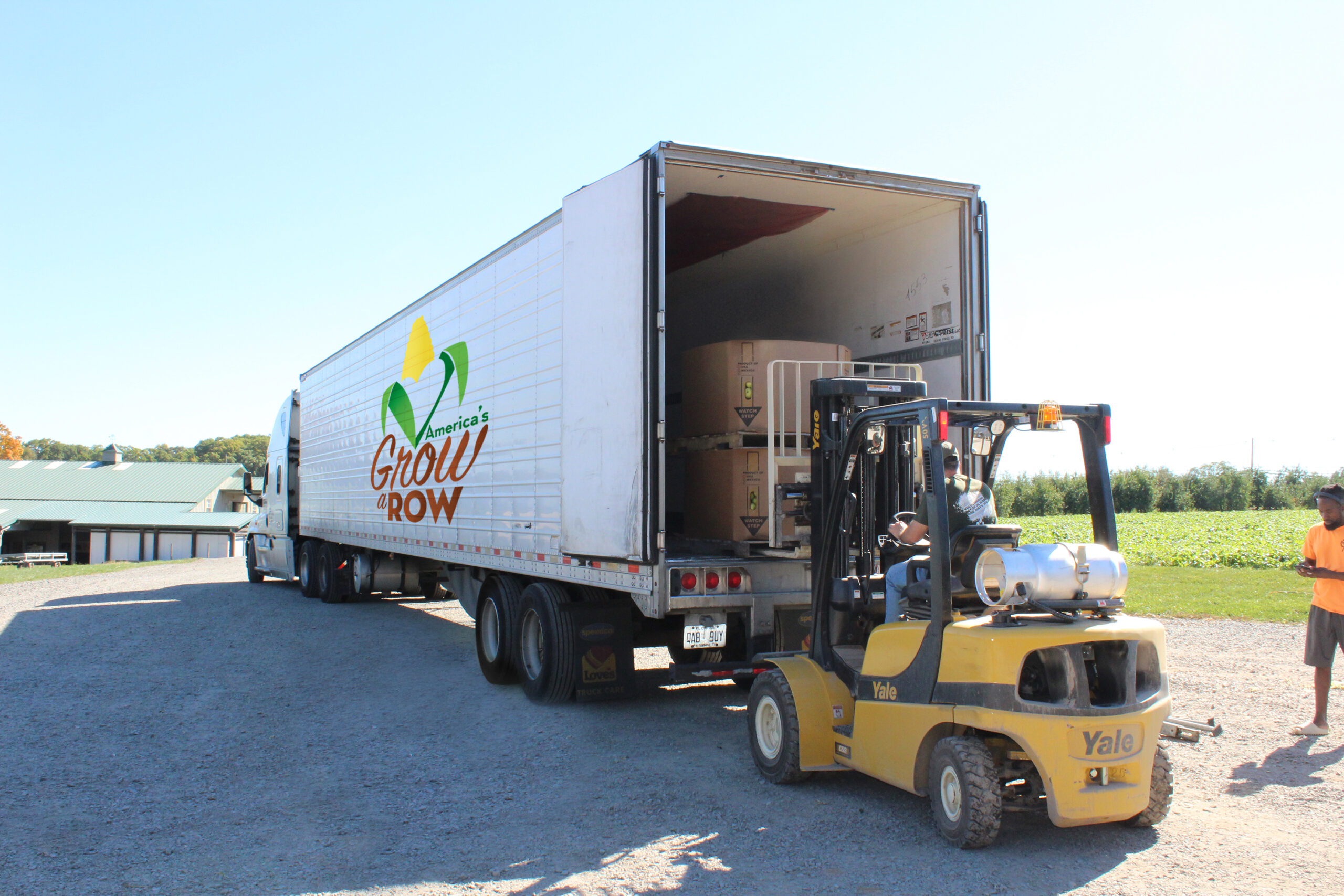 Produce from America's Grow-a-Row is loaded onto a Move for Hunger truck to be donated to food banks in the Southeastern US.